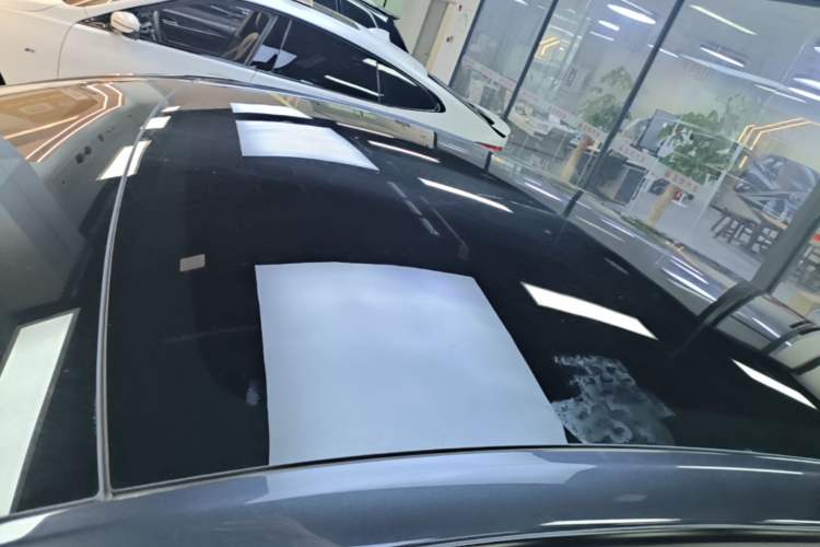 Used Tesla Model Y 2022 Long-Range All-Wheel-Drive Version Roof