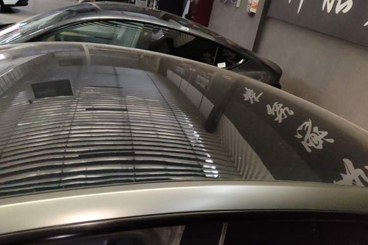 Used Tesla Model Y 2022 Rear-Wheel-Drive Version Roof
