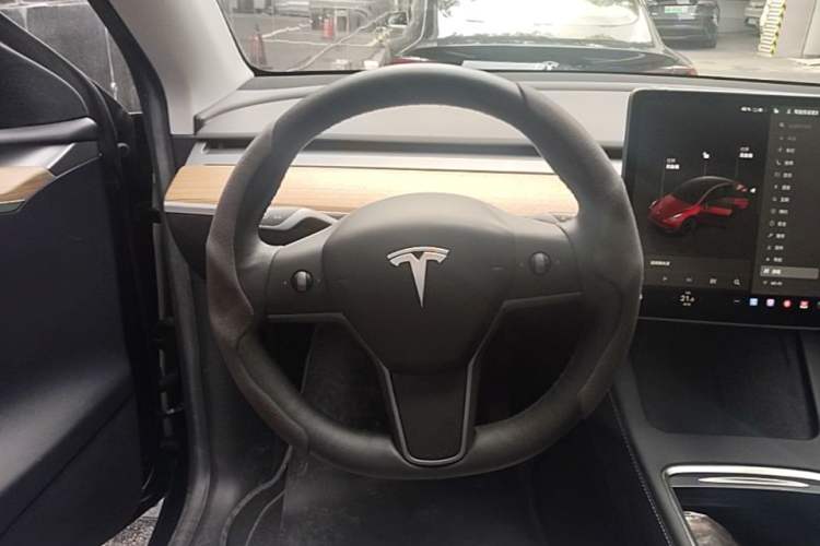 Used Tesla Model Y 2022 Rear-Wheel-Drive Version Steering Wheel