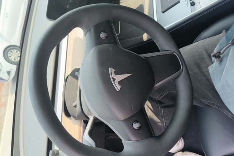 Used Tesla Model Y 2022 Long-Range All-Wheel-Drive Version Steering Wheel
