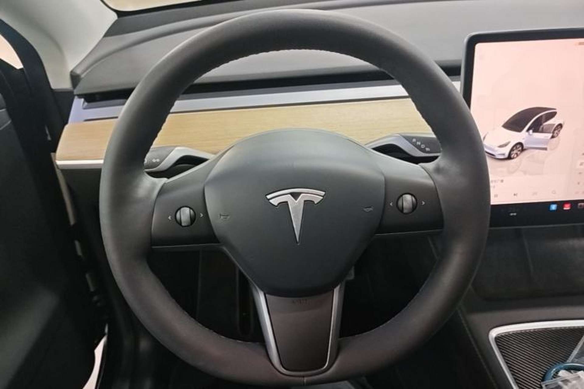 Used Tesla Model Y 2022 Long-Range All-Wheel-Drive Version Steering Wheel