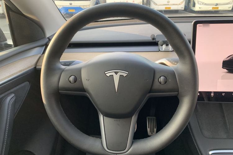 Used Tesla Model Y 2022 Rear-Wheel-Drive Version Steering Wheel