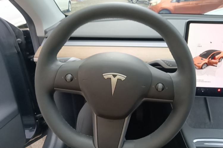Used Tesla Model Y 2022 Rear-Wheel-Drive Version Steering Wheel