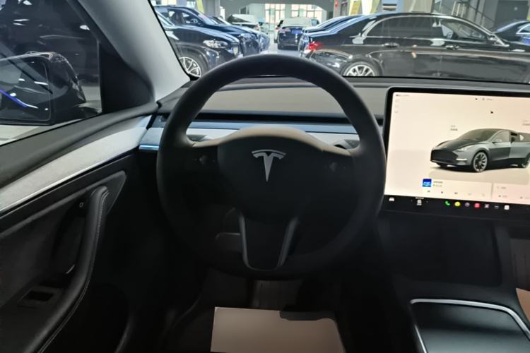 Used Tesla Model Y 2022 Long-Range All-Wheel-Drive Version Steering Wheel