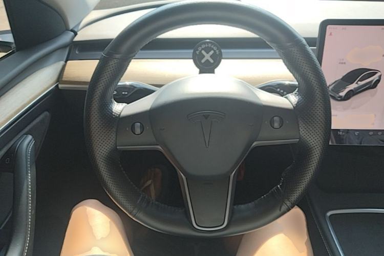 Used Tesla Model Y 2022 Long-Range All-Wheel-Drive Version Steering Wheel