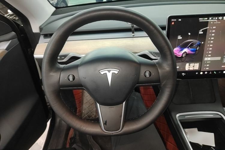 Used Tesla Model Y 2022 Long-Range All-Wheel-Drive Version Steering Wheel