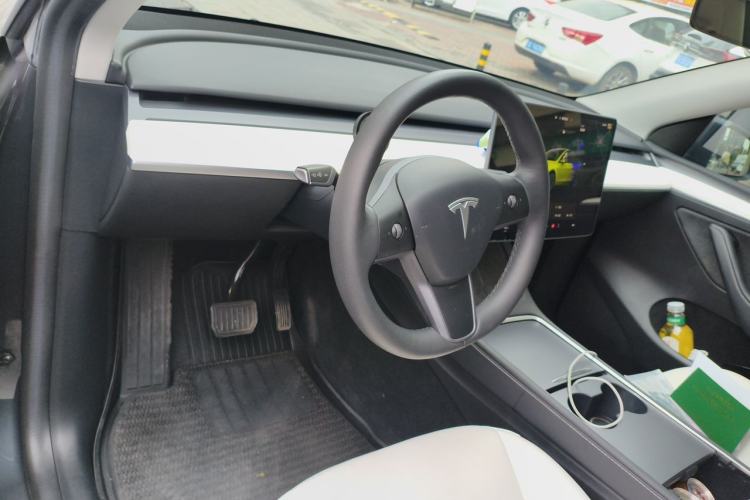 Used Tesla Model Y 2022 Rear-Wheel-Drive Version Steering Wheel