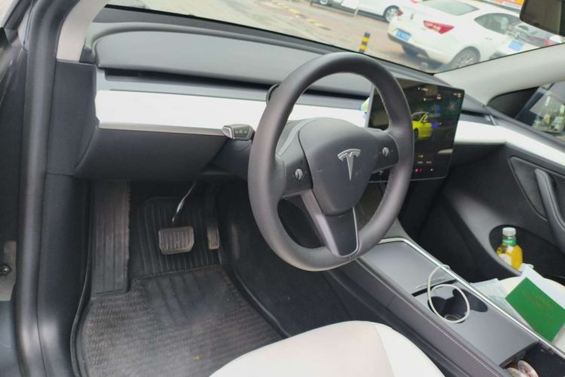 Used Tesla Model Y 2022 Rear-Wheel-Drive Version Steering Wheel