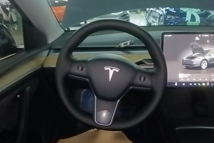 Used Tesla Model Y 2022 Long-Range All-Wheel-Drive Version Steering Wheel