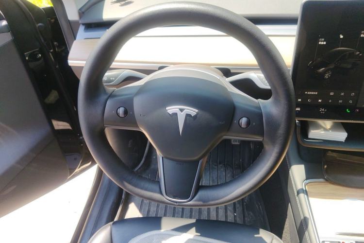 Used Tesla Model Y 2022 Long-Range All-Wheel-Drive Version Steering Wheel