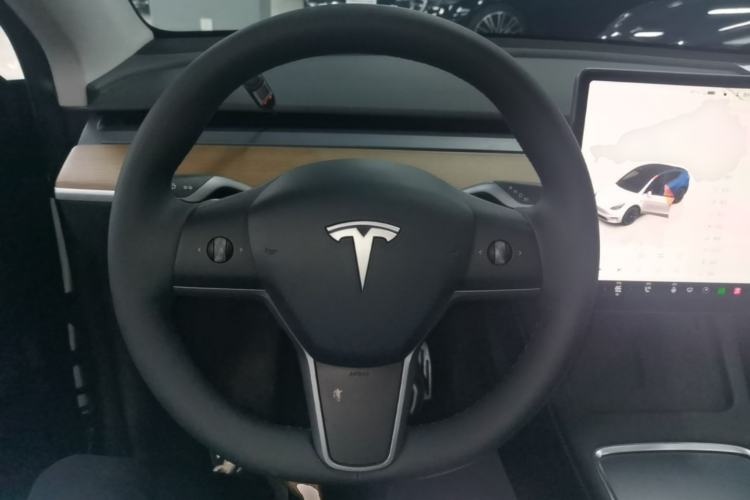 Used Tesla Model Y 2022 Long-Range All-Wheel-Drive Version Steering Wheel