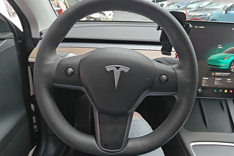 Used Tesla Model Y 2022 Long-Range All-Wheel-Drive Version Steering Wheel