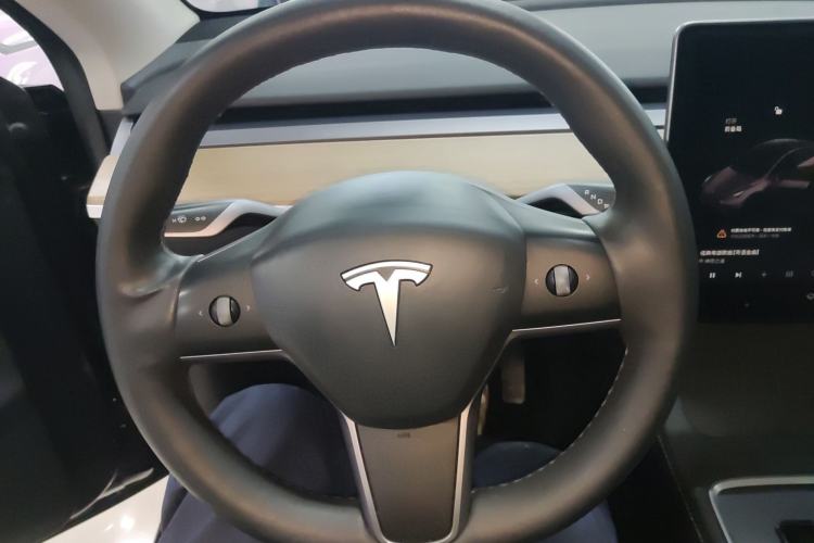 Used Tesla Model Y 2022 Long-Range All-Wheel-Drive Version Steering Wheel