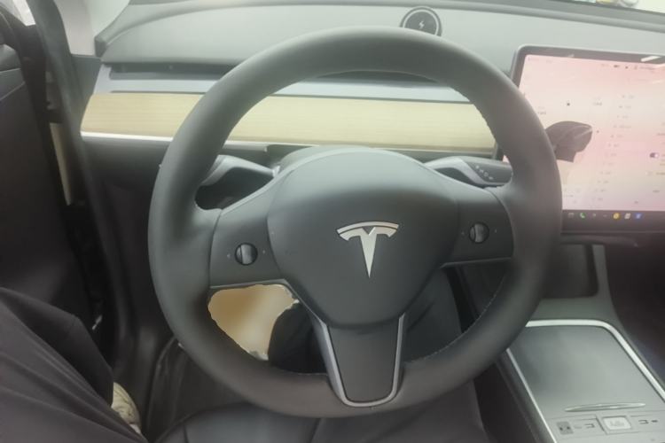 Used Tesla Model Y 2022 Long-Range All-Wheel-Drive Version Steering Wheel