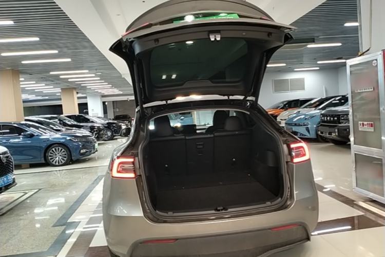 Used Tesla Model Y 2022 Rear-Wheel-Drive Version Trunk