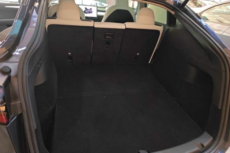 Used Tesla Model Y 2022 Rear-Wheel-Drive Version Trunk