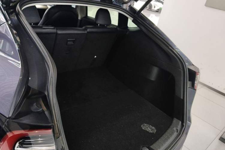 Used Tesla Model Y 2022 Rear-Wheel-Drive Version Trunk