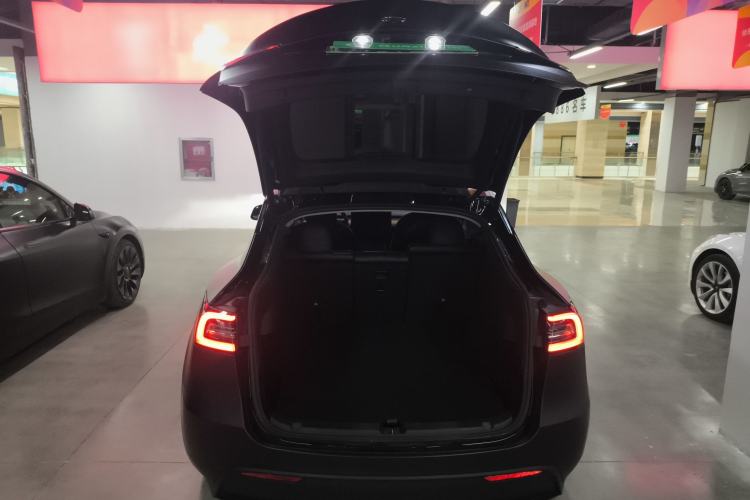 Used Tesla Model Y 2022 Rear-Wheel-Drive Version Trunk