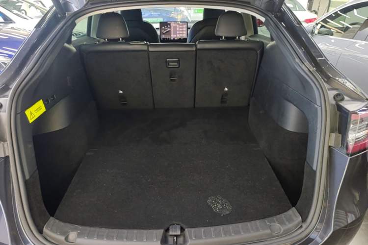 Used Tesla Model Y 2022 Rear-Wheel-Drive Version Trunk