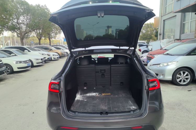 Used Tesla Model Y 2022 Long-Range All-Wheel-Drive Version Trunk