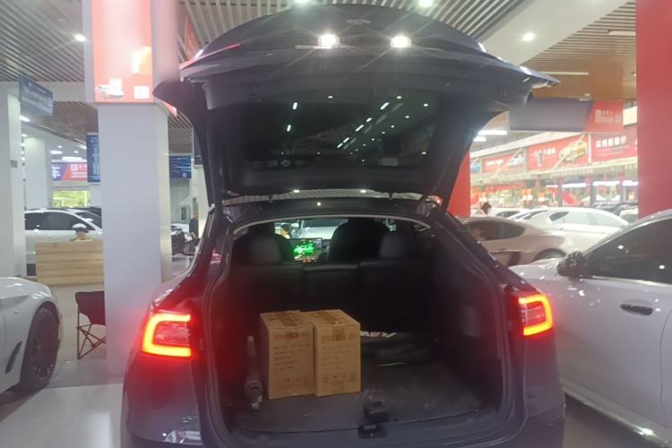 Used Tesla Model Y 2022 Rear-Wheel-Drive Version Trunk