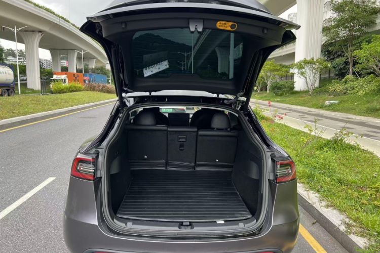Used Tesla Model Y 2022 Rear-Wheel-Drive Version Trunk