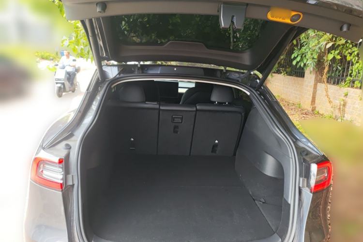 Used Tesla Model Y 2022 Rear-Wheel-Drive Version Trunk