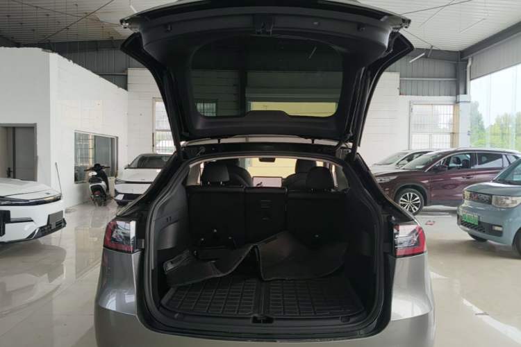 Used Tesla Model Y 2022 Rear-Wheel-Drive Version Trunk