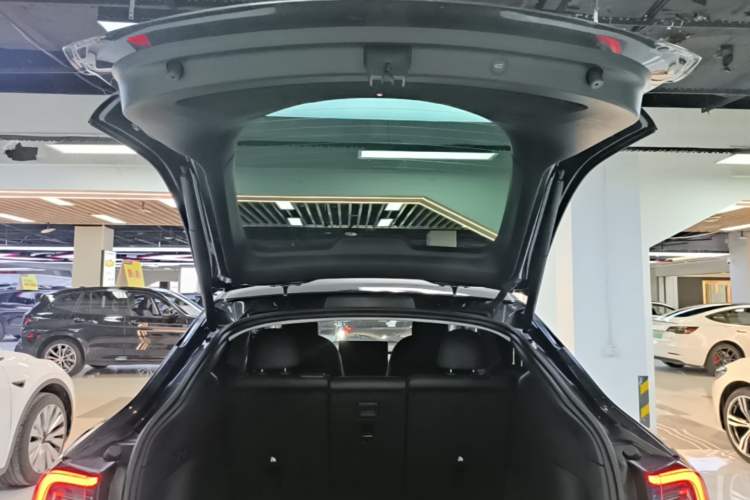 Used Tesla Model Y 2022 Long-Range All-Wheel-Drive Version Trunk