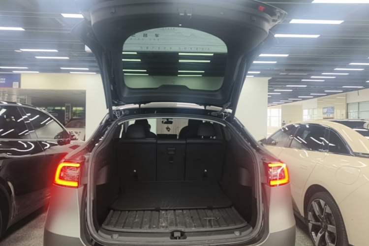 Used Tesla Model Y 2022 Long-Range All-Wheel-Drive Version Trunk