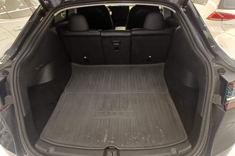 Used Tesla Model Y 2022 Rear-Wheel-Drive Version Trunk