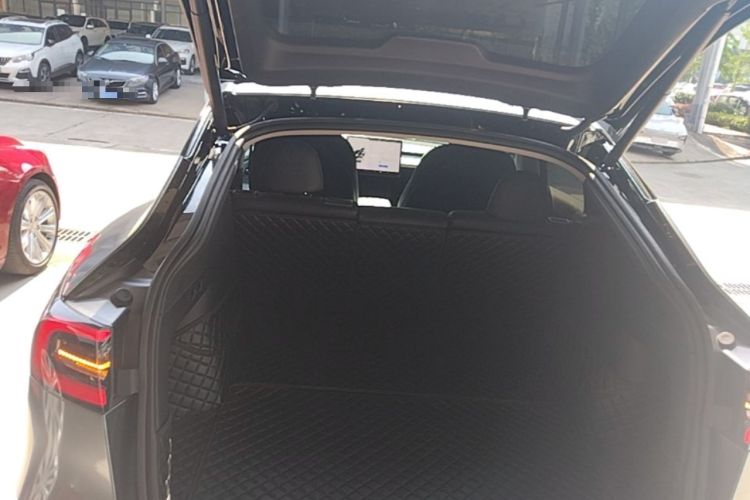 Used Tesla Model Y 2022 Long-Range All-Wheel-Drive Version Trunk