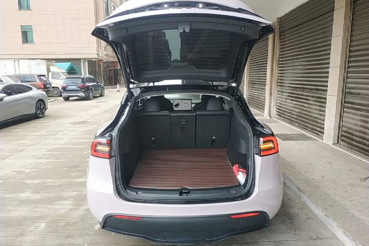 Used Tesla Model Y 2022 Rear-Wheel-Drive Version Trunk