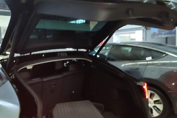 Used Tesla Model Y 2022 Rear-Wheel-Drive Version Trunk