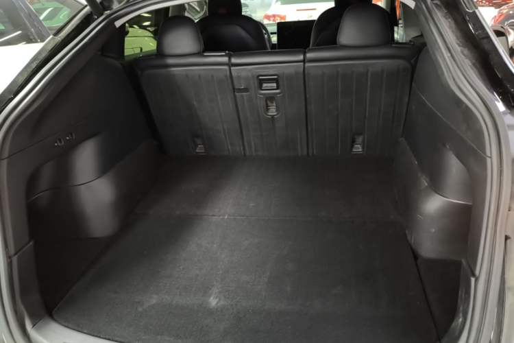 Used Tesla Model Y 2022 Rear-Wheel-Drive Version Trunk