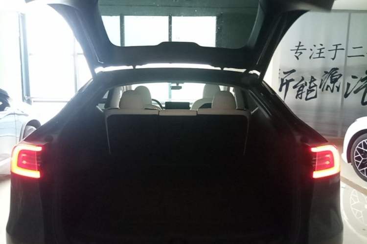 Used Tesla Model Y 2022 Rear-Wheel-Drive Version Trunk