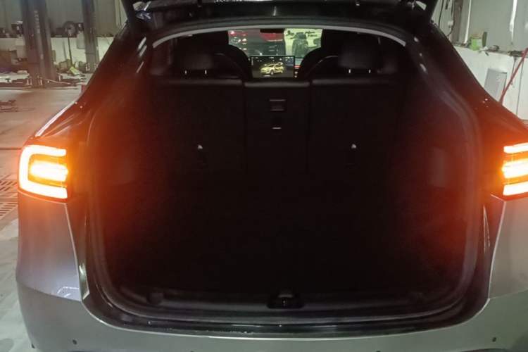 Used Tesla Model Y 2022 Long-Range All-Wheel-Drive Version Trunk