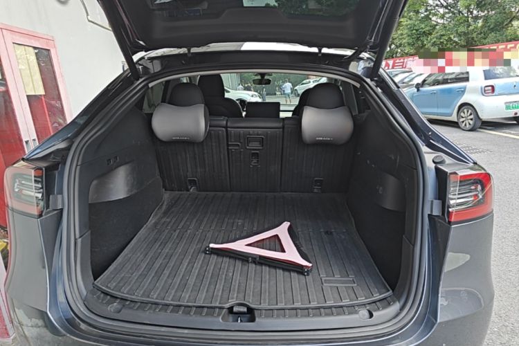 Used Tesla Model Y 2022 Long-Range All-Wheel-Drive Version Trunk