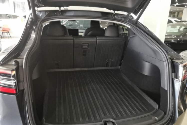 Used Tesla Model Y 2022 Rear-Wheel-Drive Version Trunk