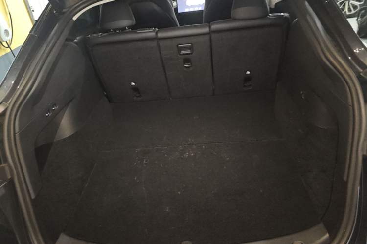 Used Tesla Model Y 2022 Performance High-Performance All-Wheel-Drive Version Trunk