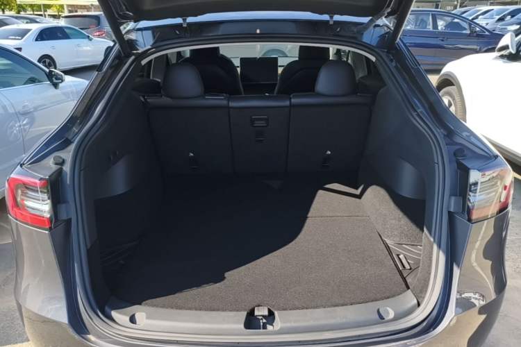 Used Tesla Model Y 2022 Rear-Wheel-Drive Version Trunk