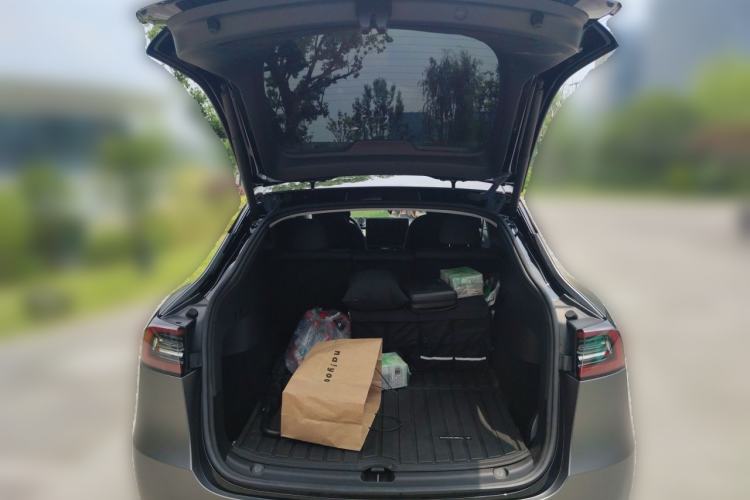 Used Tesla Model Y 2022 Long-Range All-Wheel-Drive Version Trunk