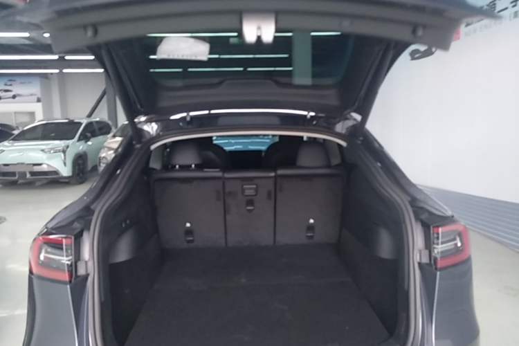 Used Tesla Model Y 2022 Rear-Wheel-Drive Version Trunk