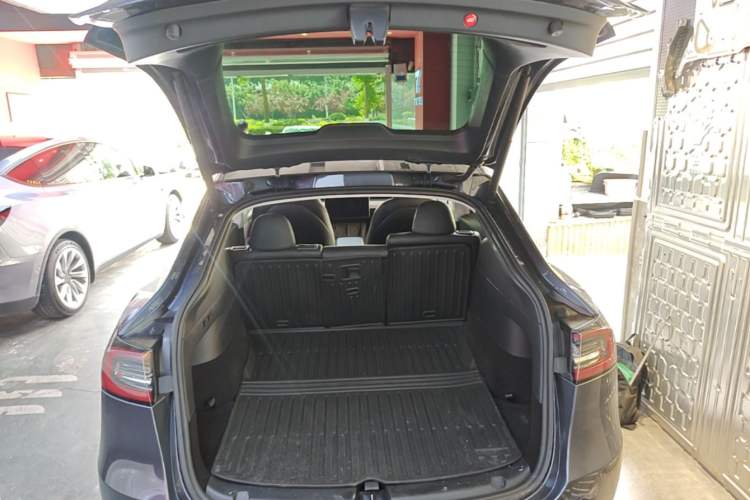 Used Tesla Model Y 2022 Rear-Wheel-Drive Version Trunk