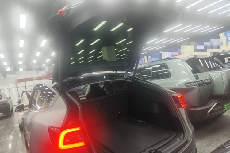 Used Tesla Model Y 2022 Long-Range All-Wheel-Drive Version Trunk