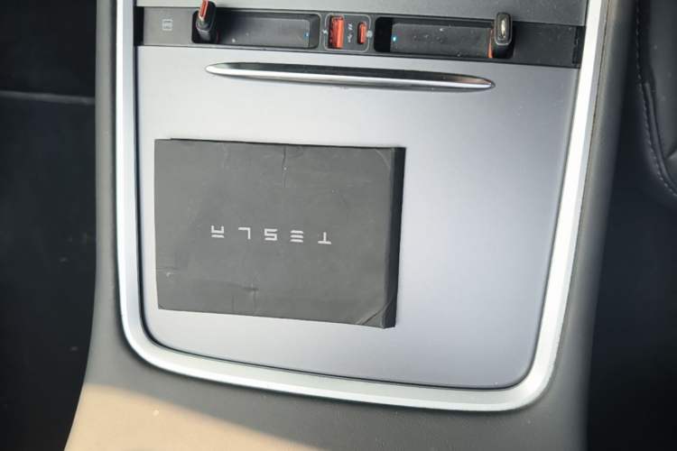 Used Tesla Model Y 2022 Long-Range All-Wheel-Drive Version Vehicle Key