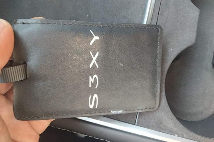 Used Tesla Model Y 2022 Long-Range All-Wheel-Drive Version Vehicle Key