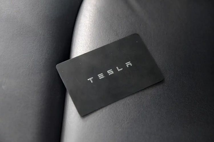 Used Tesla Model Y 2022 Long-Range All-Wheel-Drive Version Vehicle Key