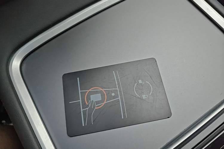 Used Tesla Model Y 2022 Long-Range All-Wheel-Drive Version Vehicle Key