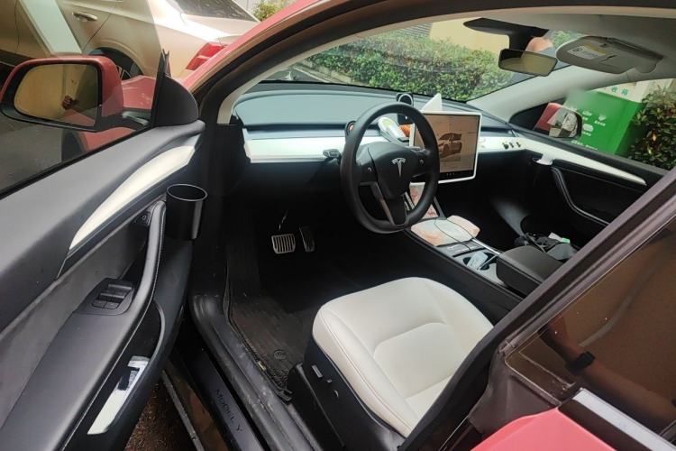 Used Tesla Model Y 2022 Long-Range All-Wheel-Drive Version Driver Seat